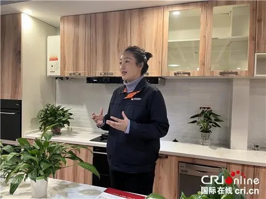 1684809940728597.jpg 沈阳燃气安全宣传活动办公室宣讲员杨晓宇介绍燃气安全常识 摄影 张琪.jpg